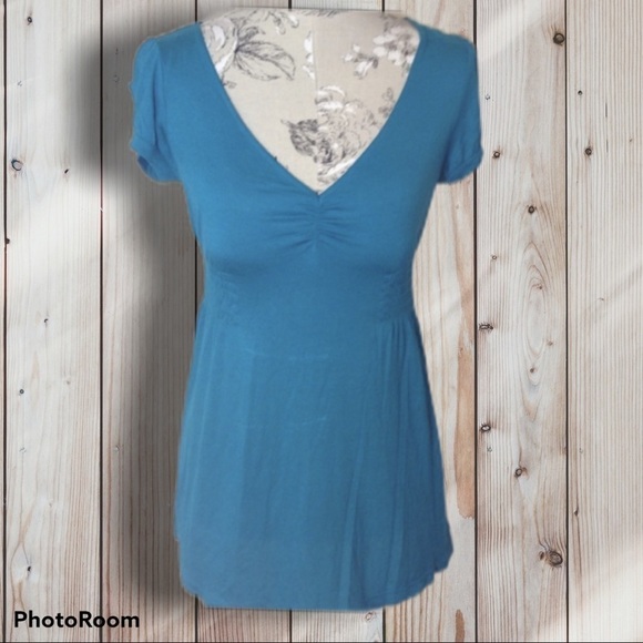 🆕 Guess Teal V Neck Peep Hole Back Top M - Picture 1 of 4